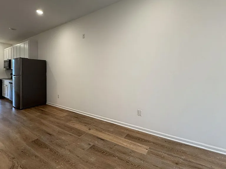 5225 Walnut Street — Photo 5