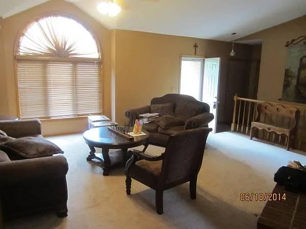 1520 N Pine Grove St — Photo 3