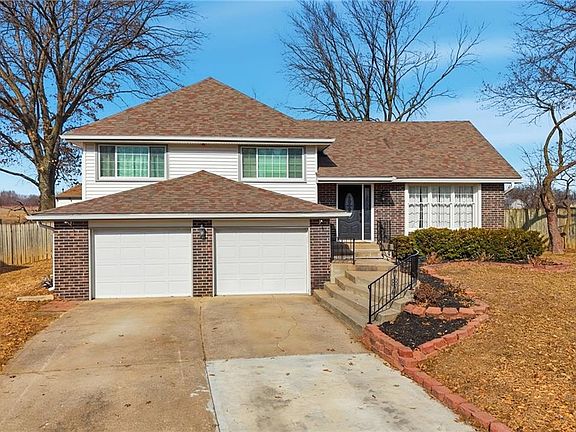2nd image of 1300 Robin Cir