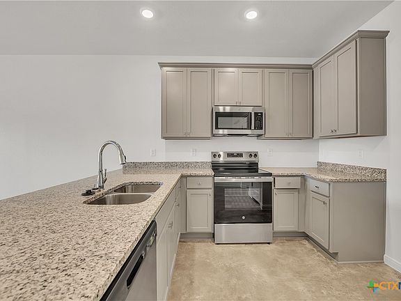 3rd image of 913 Seveleaf Dr