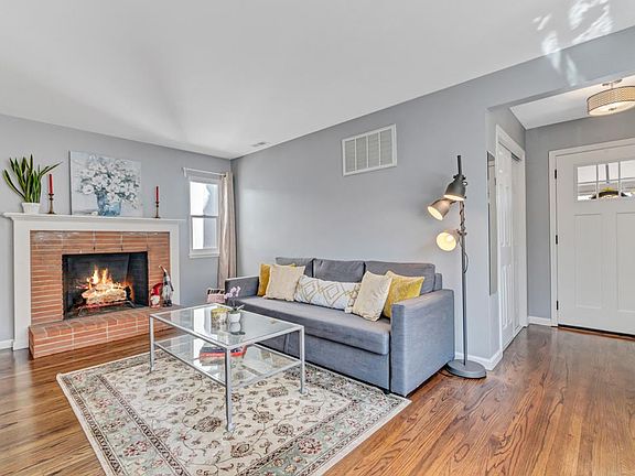 2nd image of 733 34th St