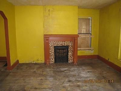 2nd image of 2084 Earl Ave