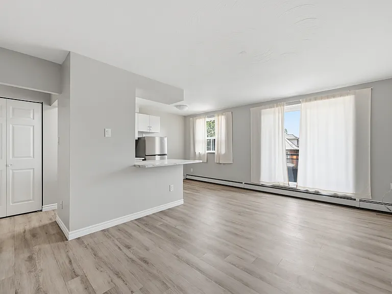76 Aikman Ave — Photo 9