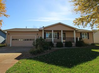1428 Bradshaw Dr, Salina, KS 67401