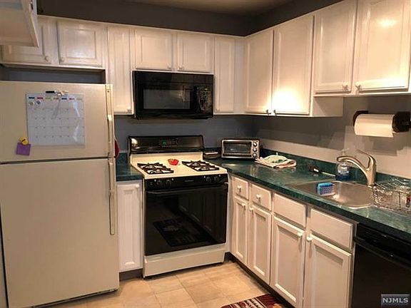 5th image of 123 Cambridge Ct #B023