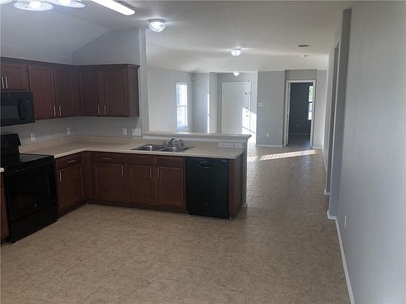 4th image of 13305 Ring Dr