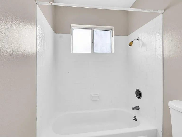 Ethan Apartments — Photo 31