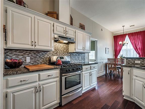 3rd image of 16428 Sequoyah Dr