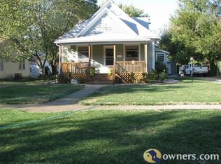 906 E 8th St, Newton, KS 67114