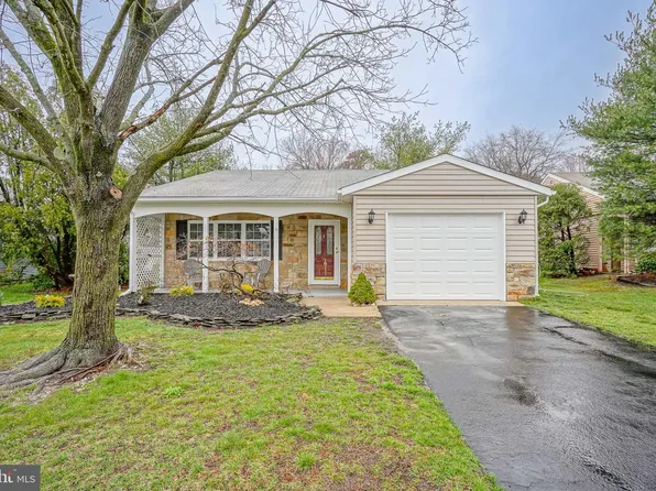 55 Buckingham Dr, Southampton, NJ 08088