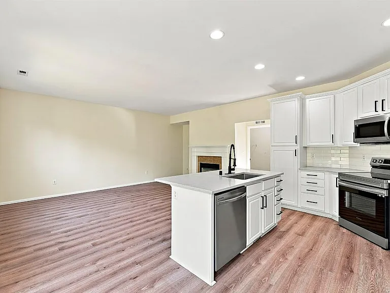 6038 Discovery St E — Photo 13