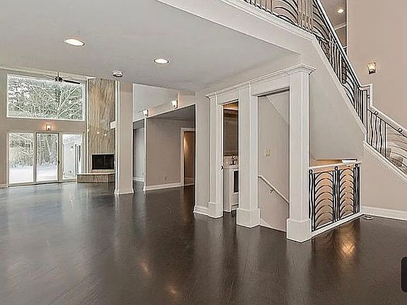 5th image of 10 W Juniper Ln