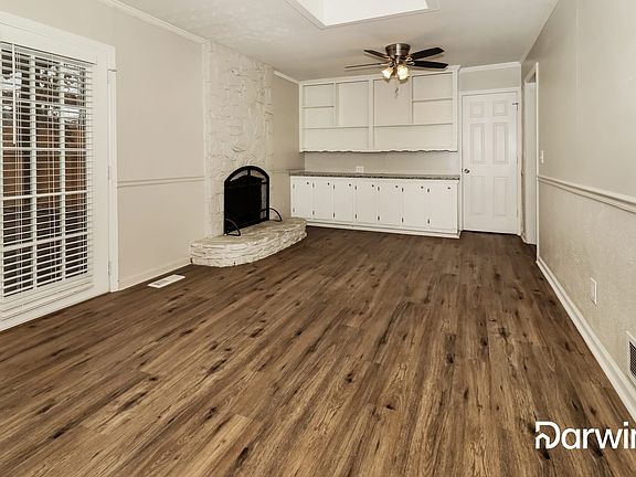 5th image of 716 Shadybrook Dr NE
