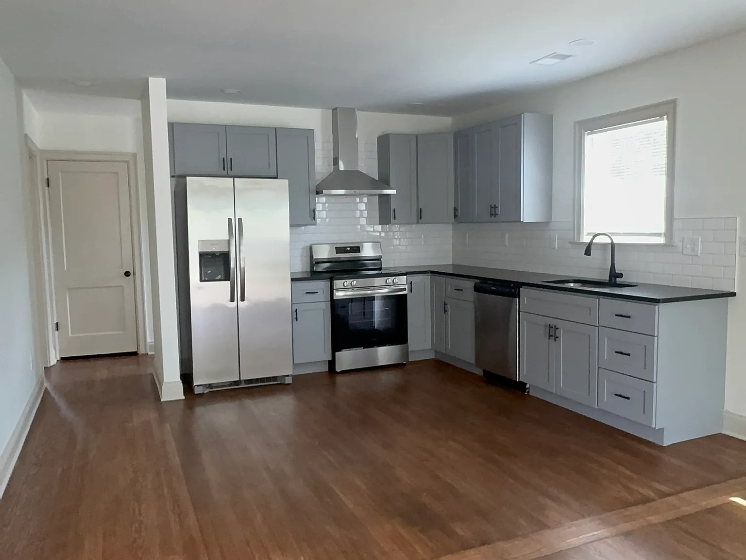 3 bed, 1448 sqft, $1,925 — Photo 2