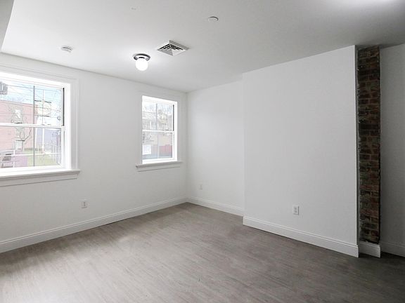 2nd image of 77 Chambers St #1