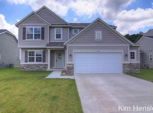 662 Orchard Dr NE, Rockford, MI 49341