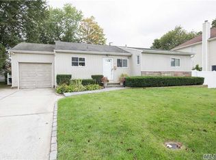 37 Peter Ln, Plainview, NY 11803