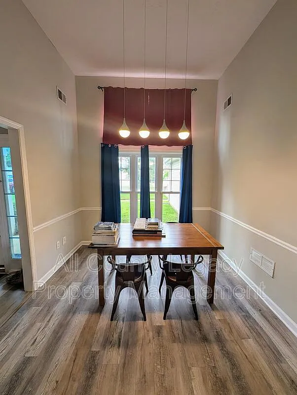 3 bed, 2.0 bath, 1514 sqft, $2,195 — Photo 4