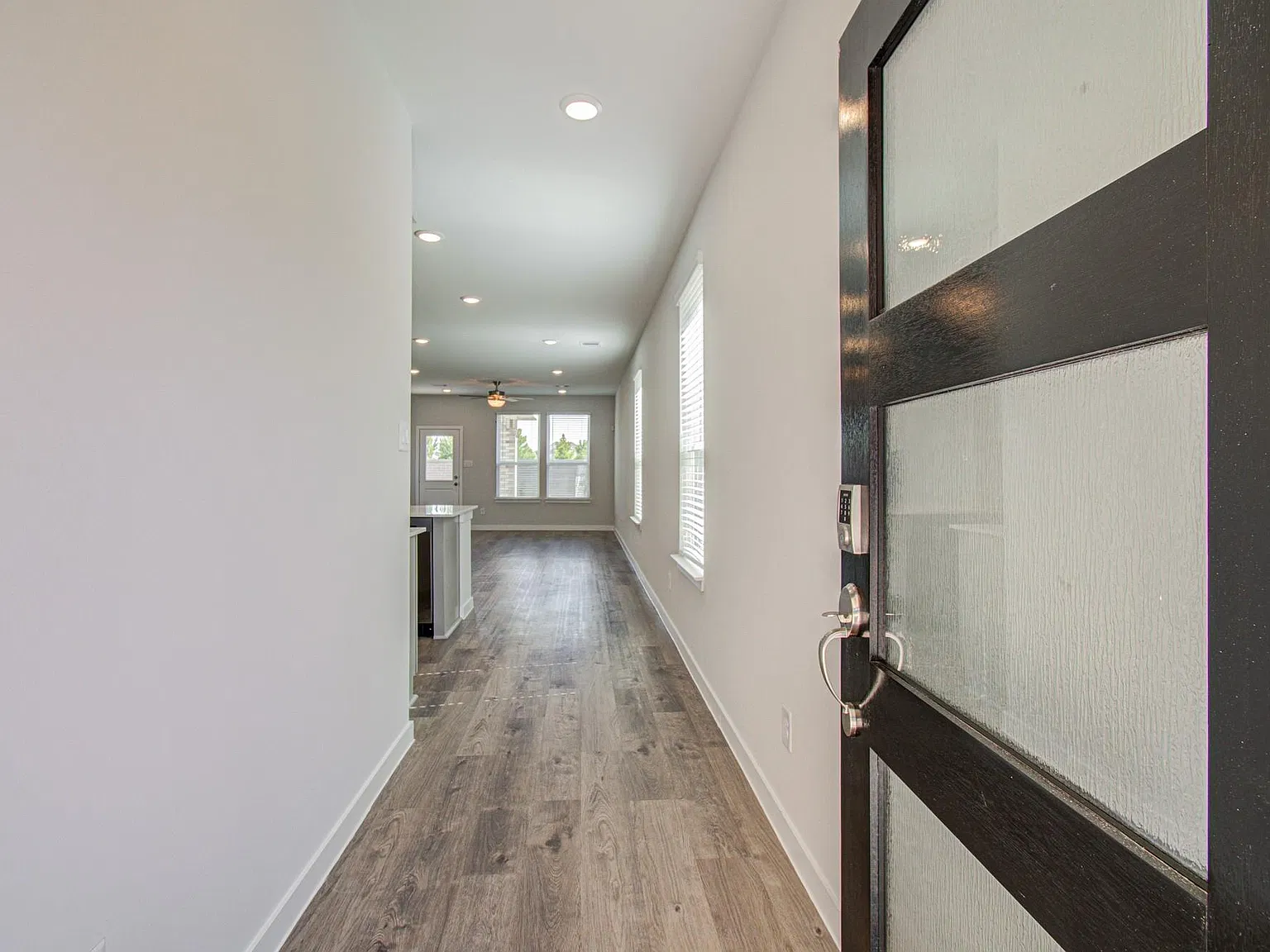 4 bed, 2.0 bath, 1582 sqft, $2,499 — Photo 4