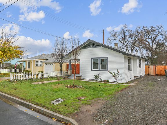 4th image of 1405 N Kaweah St