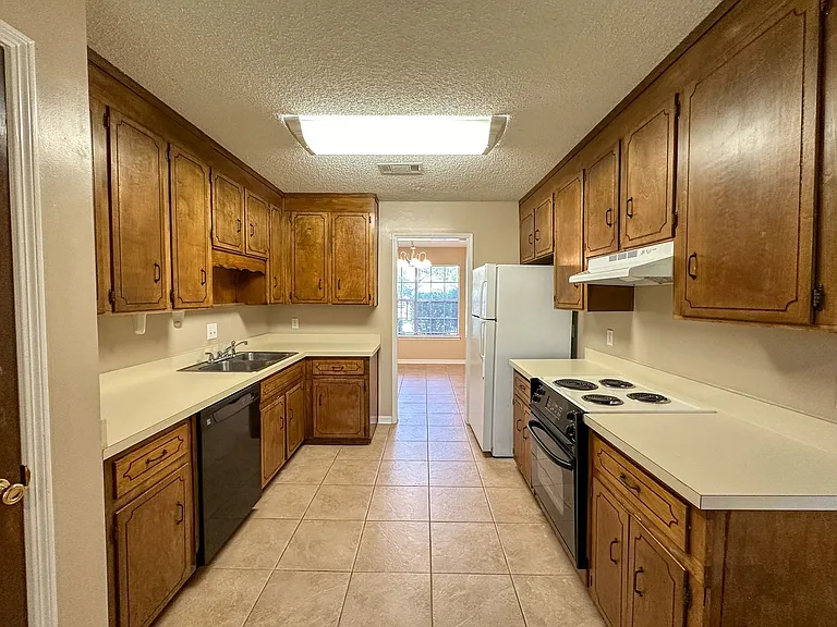 3660 Buford Cir — Photo 4