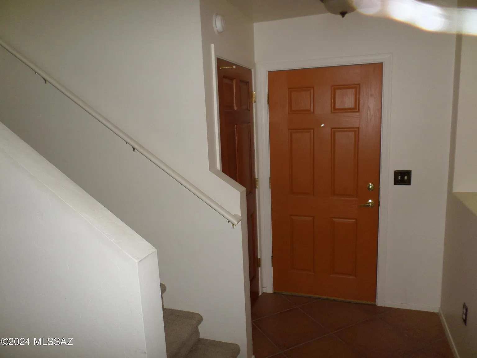 3 bed, 2.5 bath, 2042 sqft, $1,995 — Photo 3