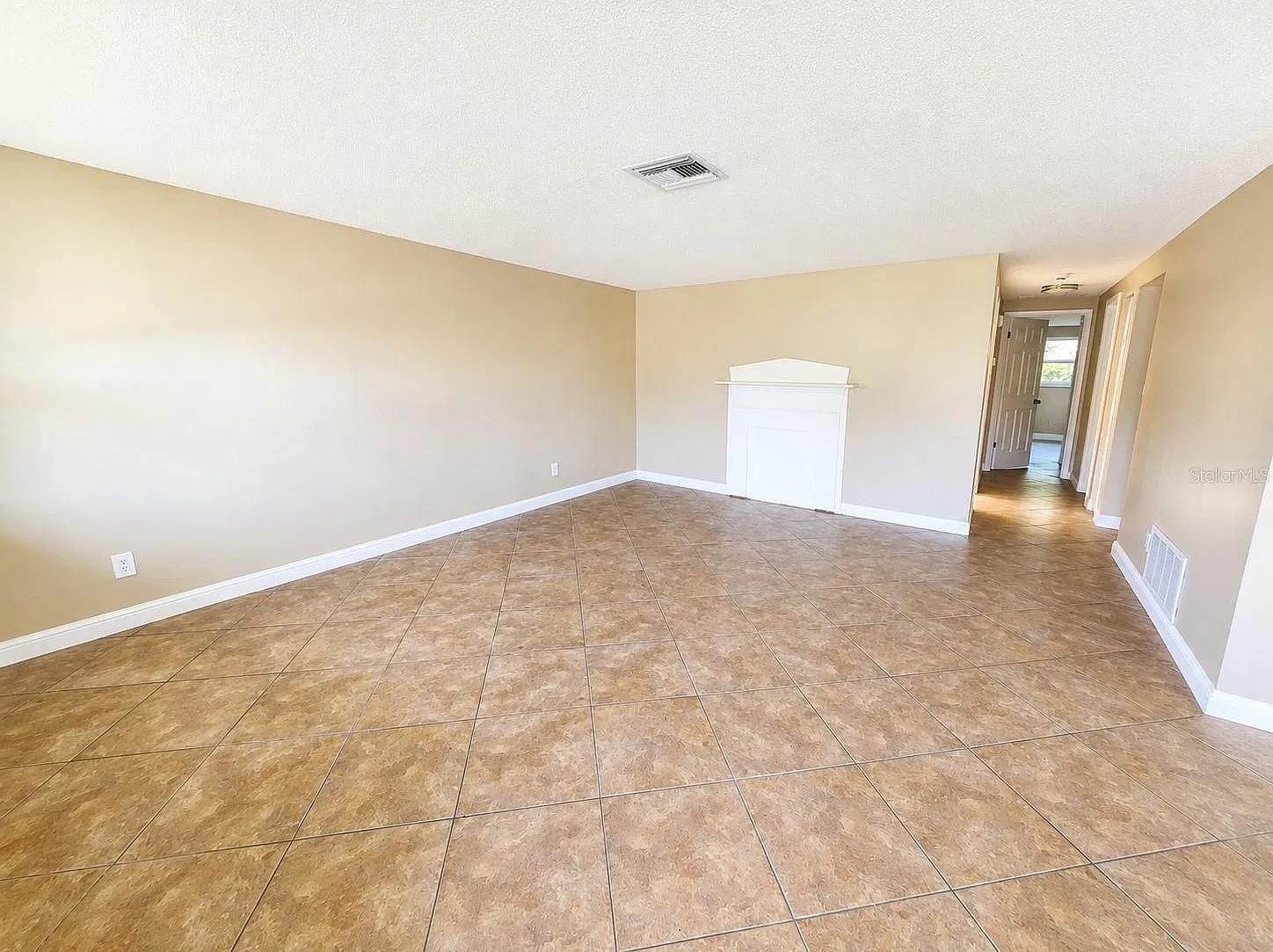 2 bed, 1368 sqft, $1,950 — Photo 3