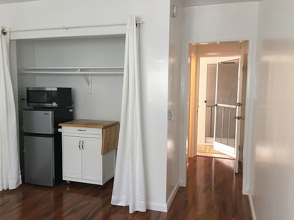 2nd image of 2006 Pacific Ave #4