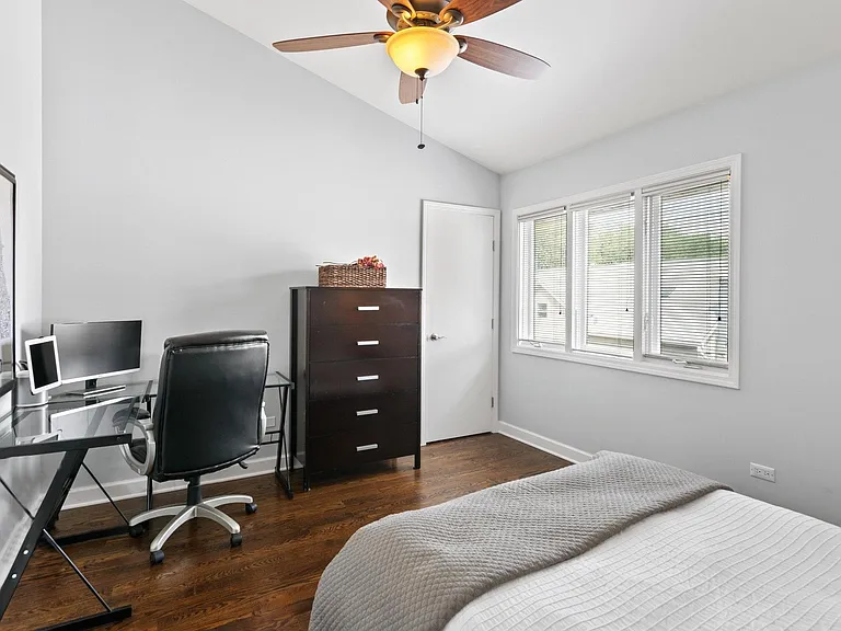1616 W Altgeld St — Photo 21