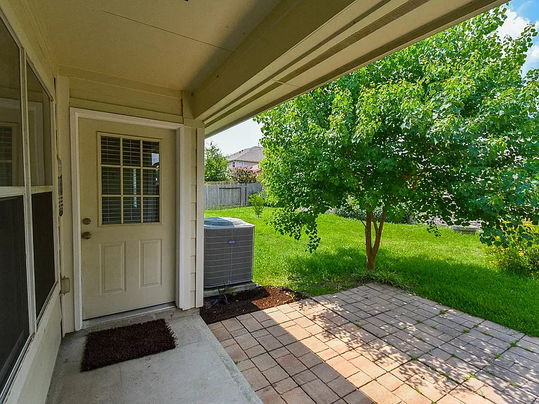 15975 Cottage Ivy Cir — Photo 34