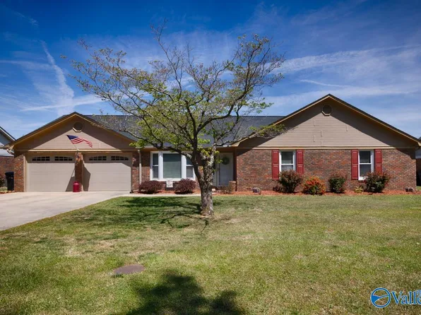 2216 Lancelot Dr SW, Decatur, AL 35603