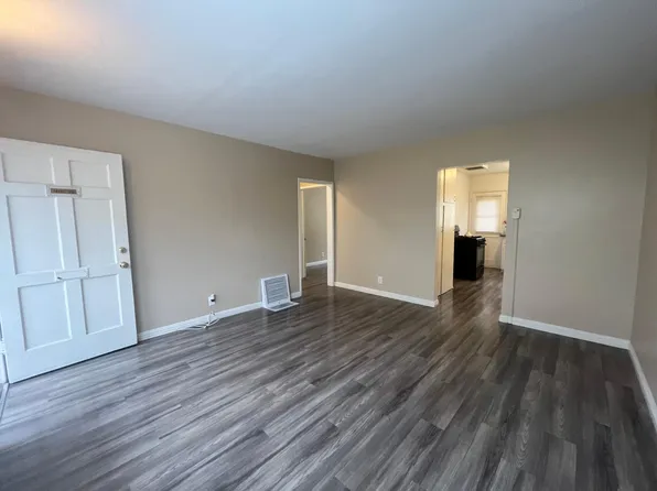 14121 Sylvan St, Van Nuys, CA 91401