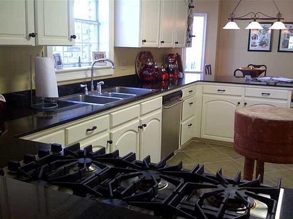 3rd image of 106 Water Oaks Dr