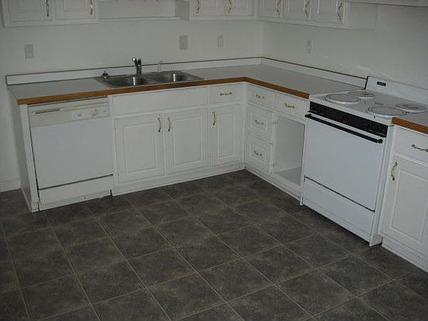 2nd image of 9127 Lakeview Pl SW