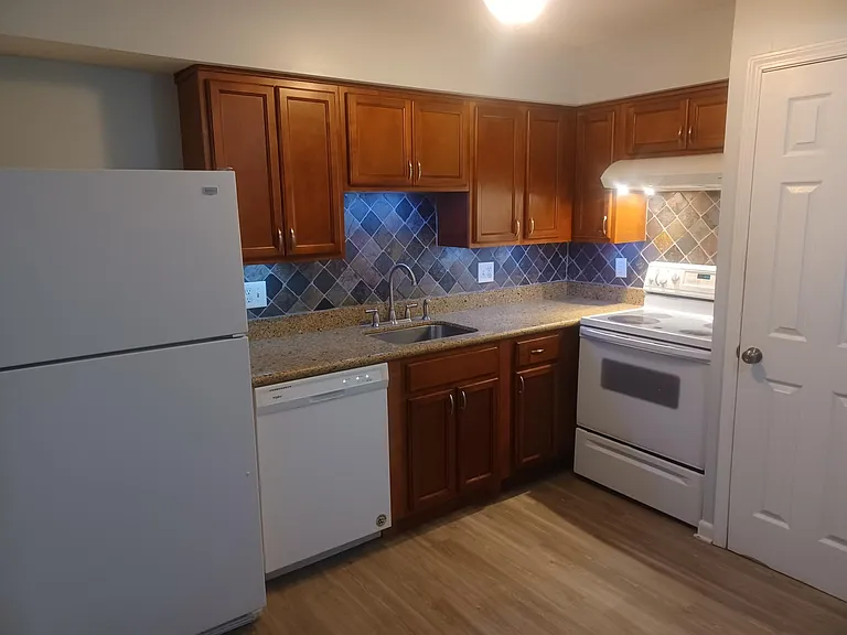 2411 Whispering Woods Blvd #4 — Photo 2
