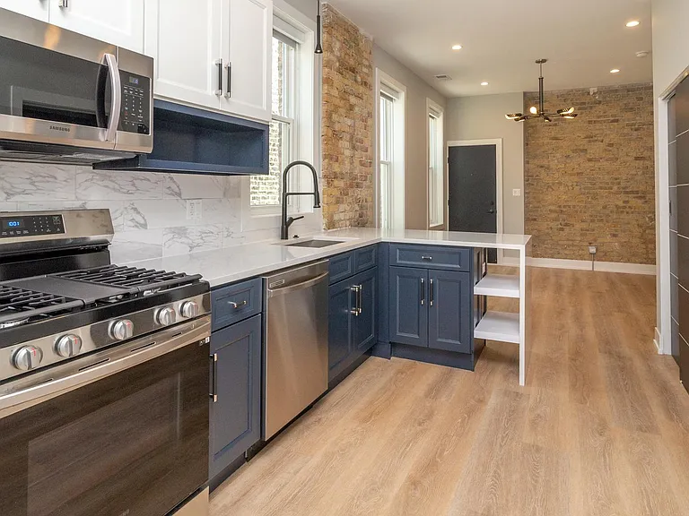 1840 W Augusta Blvd #1R — Photo 2