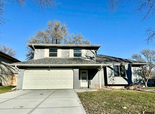 10306 N St, Omaha, NE 68127