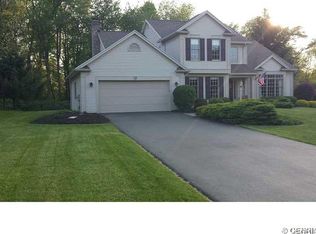 17 Wenham Ln, Pittsford, NY 14534