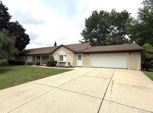 25830 Matilda Ave, Flat Rock, MI 48134