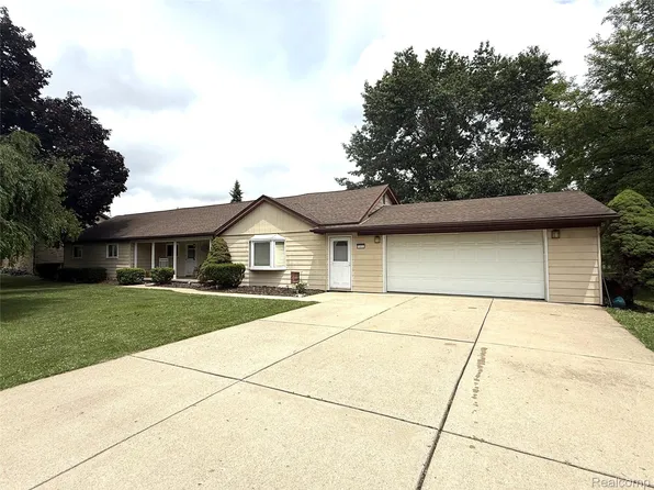 25830 Matilda Ave, Flat Rock, MI 48134