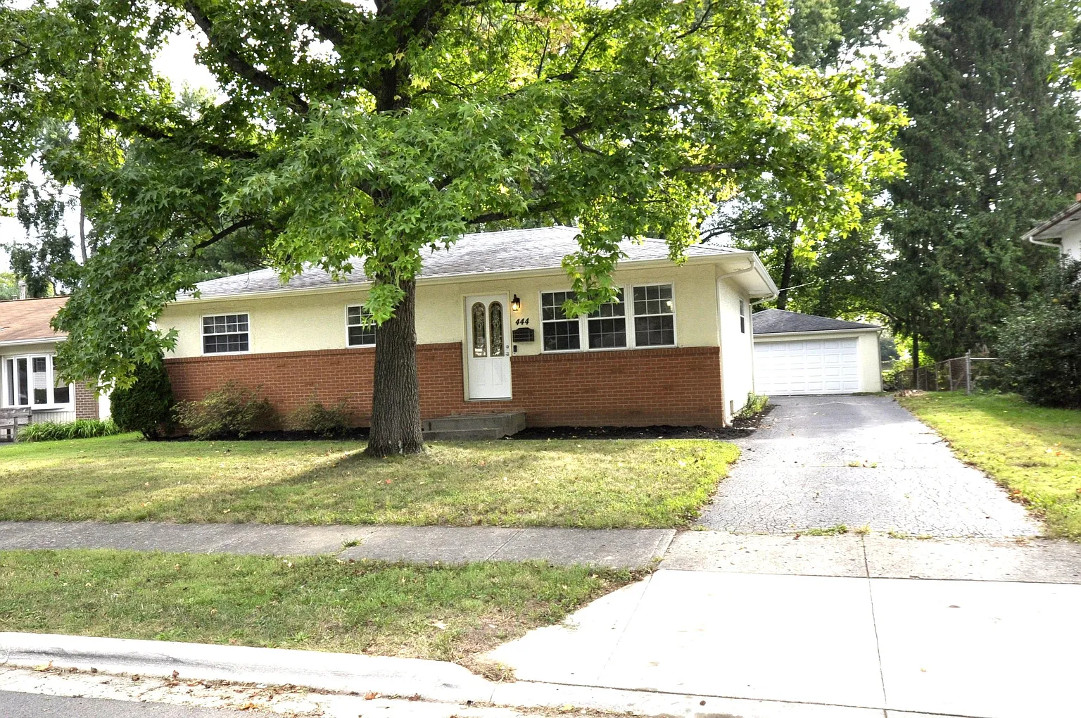 444 Foxwood Dr photo 1