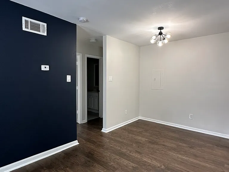 316 E 12th St #201 — Photo 3