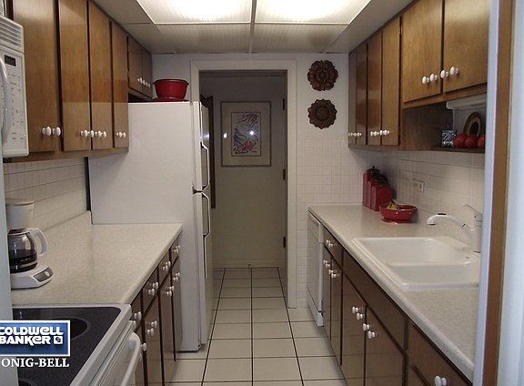 5th image of 2572 Oakwood Dr