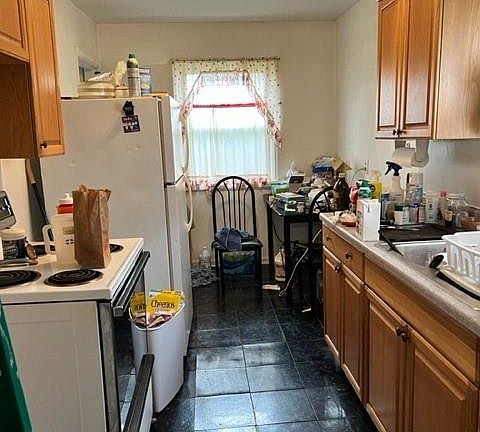 2nd image of 716 Huron Ave
