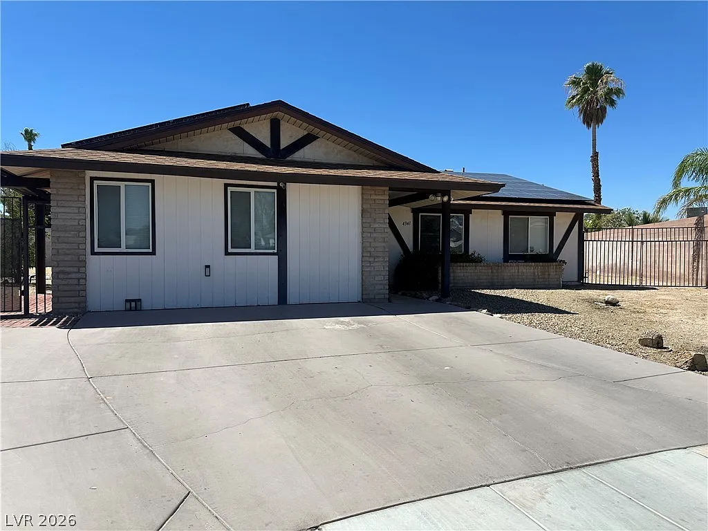 3 bed, 2.0 bath, 1734 sqft, $2,300 — Photo 2