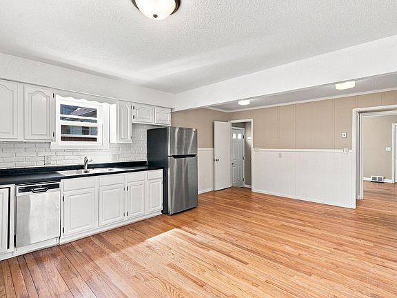 5th image of 5825 45th Ave S
