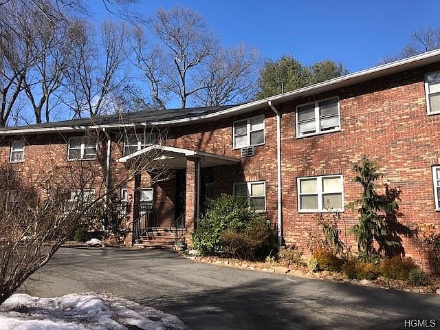2nd image of 119 W Crooked Hill Rd
