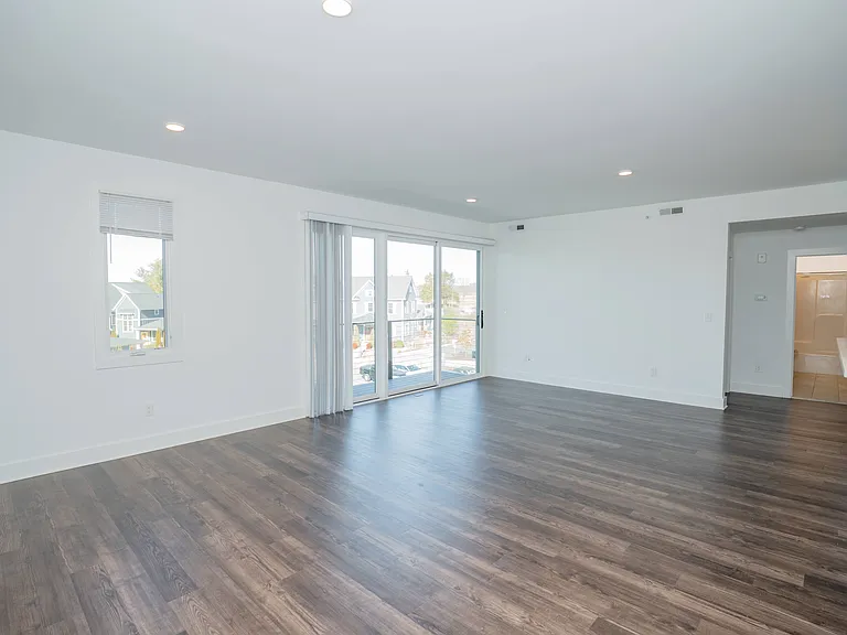 Riverside Village Apartments — Photo 118