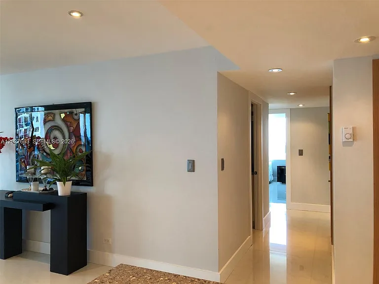 2301 Collins Ave #1210 — Photo 32