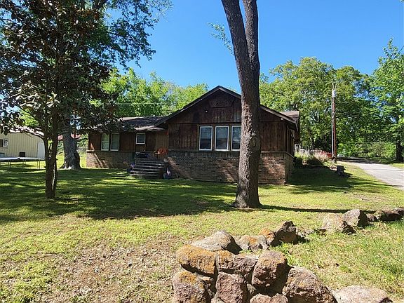 3rd image of 502 Woodland Dr